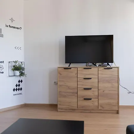 Apartament Lovely 1bd Flat Near The Sea Garden By Flat Mаnаger Burgas City