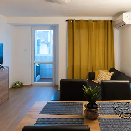 Lovely 1bd Flat Near The Sea Garden By Flat Mаnаger Apartman