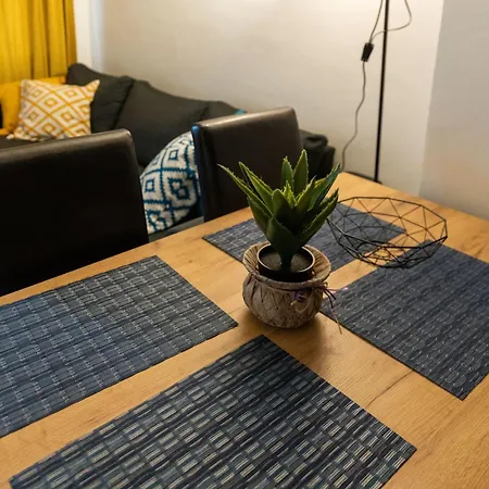 Lovely 1bd Flat Near The Sea Garden By Flat Mаnаger Apartman